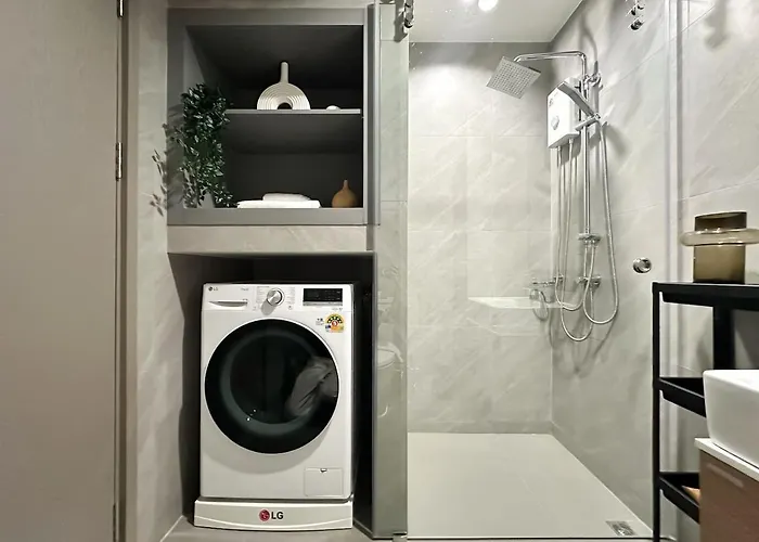 Refined High-rise 1br - Fast Wifi - Bts Phra Khanong Apartment *