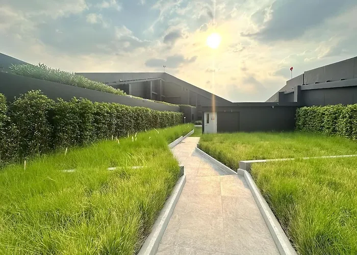 Refined High-rise 1br - Fast Wifi - Bts Phra Khanong *