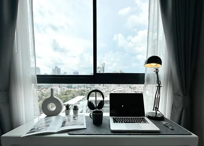 Refined High-rise 1br - Fast Wifi - Bts Phra Khanong